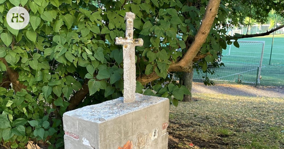 Ohikulkijat yrittivät repiä kiveen upotettua miekkaa Sörnäisissä – Nyt ...