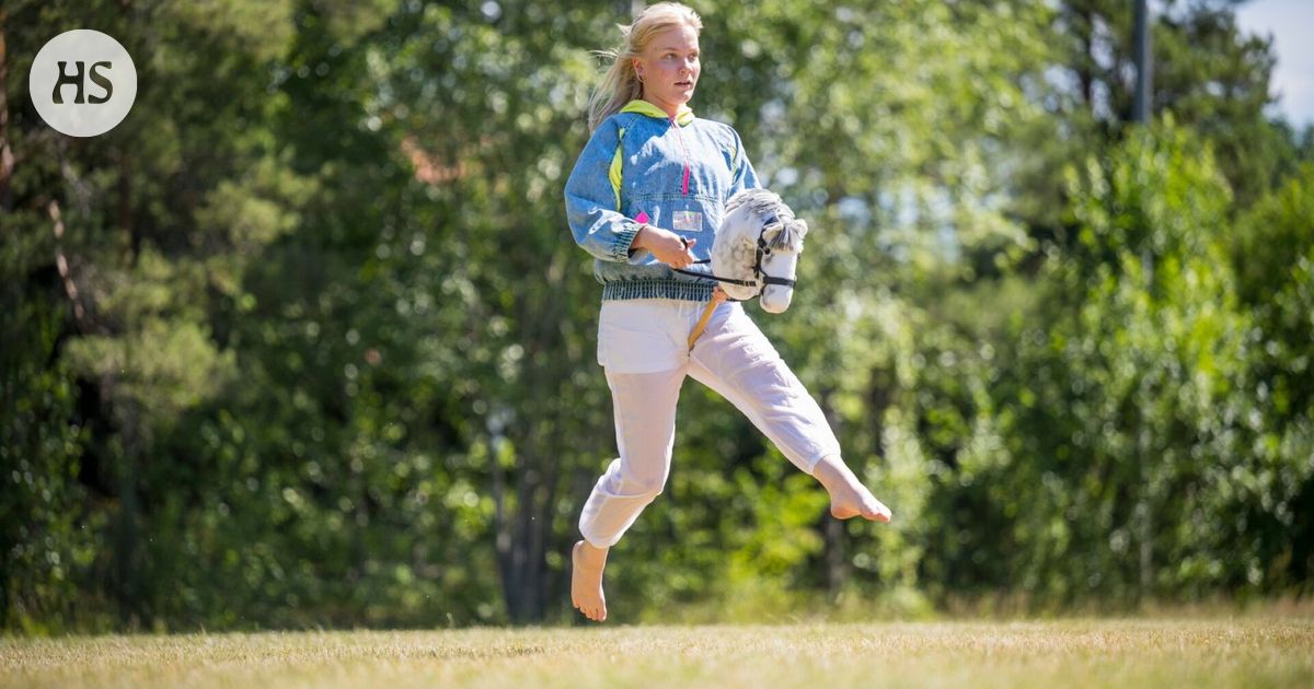 Ada Filppa, 20, on aikuinen keppihevosharrastaja, ja hänellä on ...