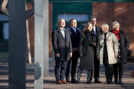 Jönssi otti selfien pääministerin kanssa – Sanna Marinille tarjottiin ...