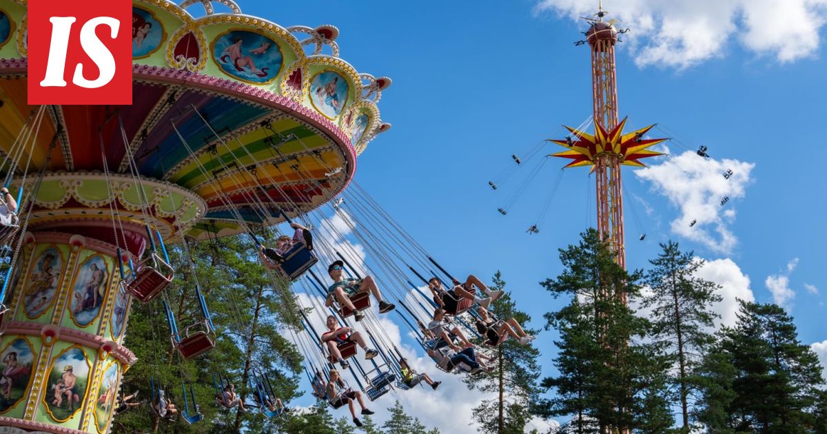 Laite jumissa Tykkimäen huvi­puistossa – ihmisiä kyydissä