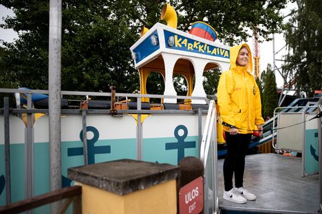 Särkänniemen työntekijä Janina Koskinen kertoo, että sateisella säällä Särkänniemi saattaa kysyä, haluaako työntekijä perua työvuoron. Koskisen mukaan tähän ei kuitenkaan painosteta. 