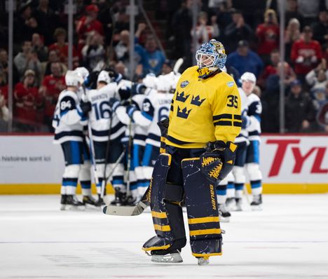 Suomi ja Ruotsi kohtaavat olympiakaukalossa perjantaina iltapäivällä. Leijonilla on kasvot pestävänä avausottelun Slovakia-tappion jälkeen.