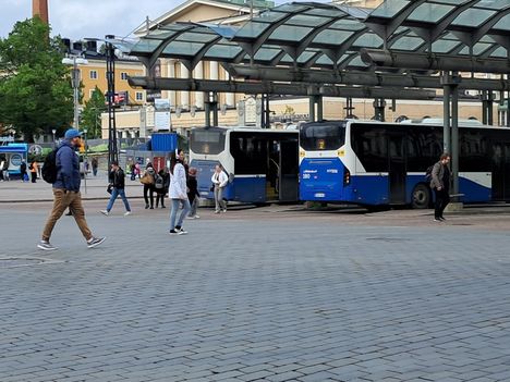 Busseille saa Keskustorilla kulkea mistä suunnasta tahansa.