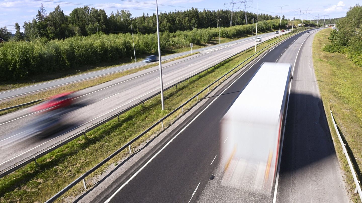 In heavy traffic, driving and rest times are broken at a steady pace- « the number is quite a lot per company »