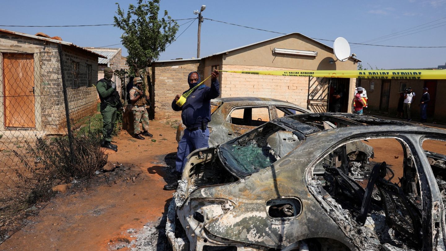 Etelä-Afrikka | 27 kuoli kahdessa baari­ampumisessa samana iltana