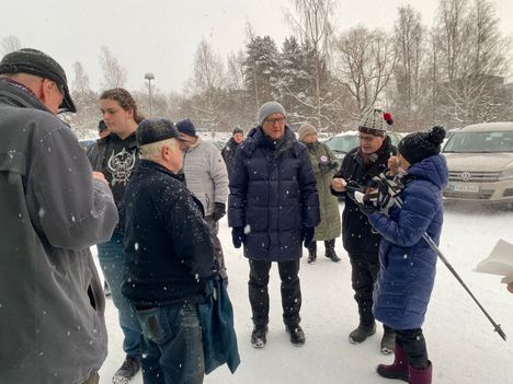 Olli Rehn tuli Nokialle Sastamalasta. Torstaina kampanjakiertue koukkasi myös Ikaalisiin, Kangasalle ja Tampereelle. Aamulehden vaalitentissä yliopistolla olivat paikalla kaikki yhdeksän presidenttiehdokasta. 