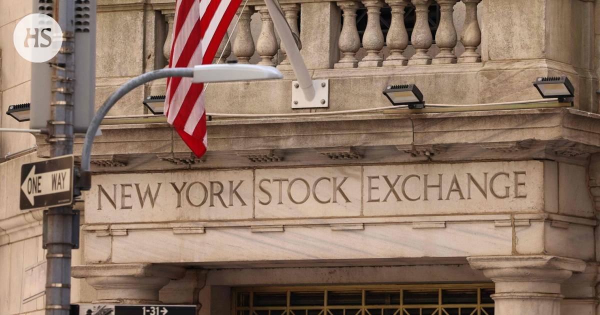 US stock markets fall in the aftermath of the Fed chief’s comments and Trump’s ministerial appointment