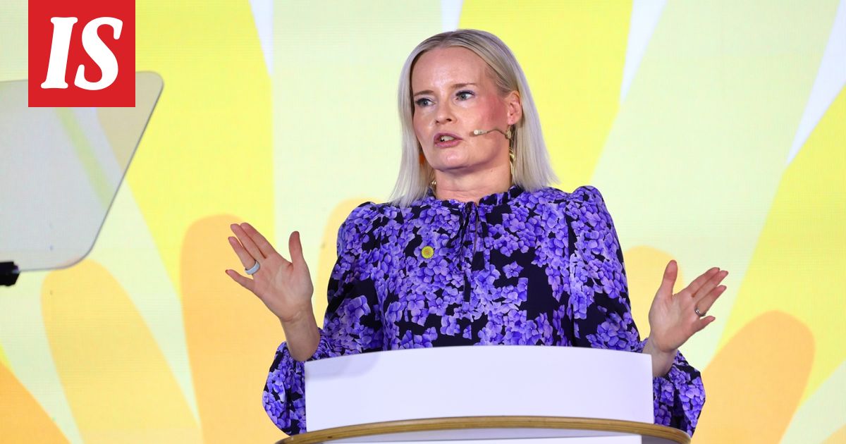 Riikka Purralta täyslaidallinen Antti Lindtmanille