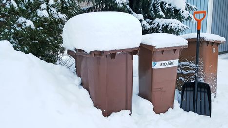Kylmyys hidastaa jäteastioiden tyhjennystä Pirkanmaalla vuoden ensimmäisellä viikolla. 