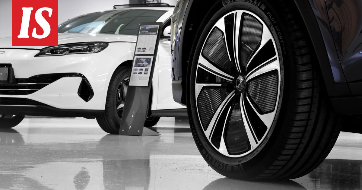 Vanhojen käyttöautojen hinnat romahtivat rajusti – eikä syy ole vain kalliissa bensassa ja dieselissä