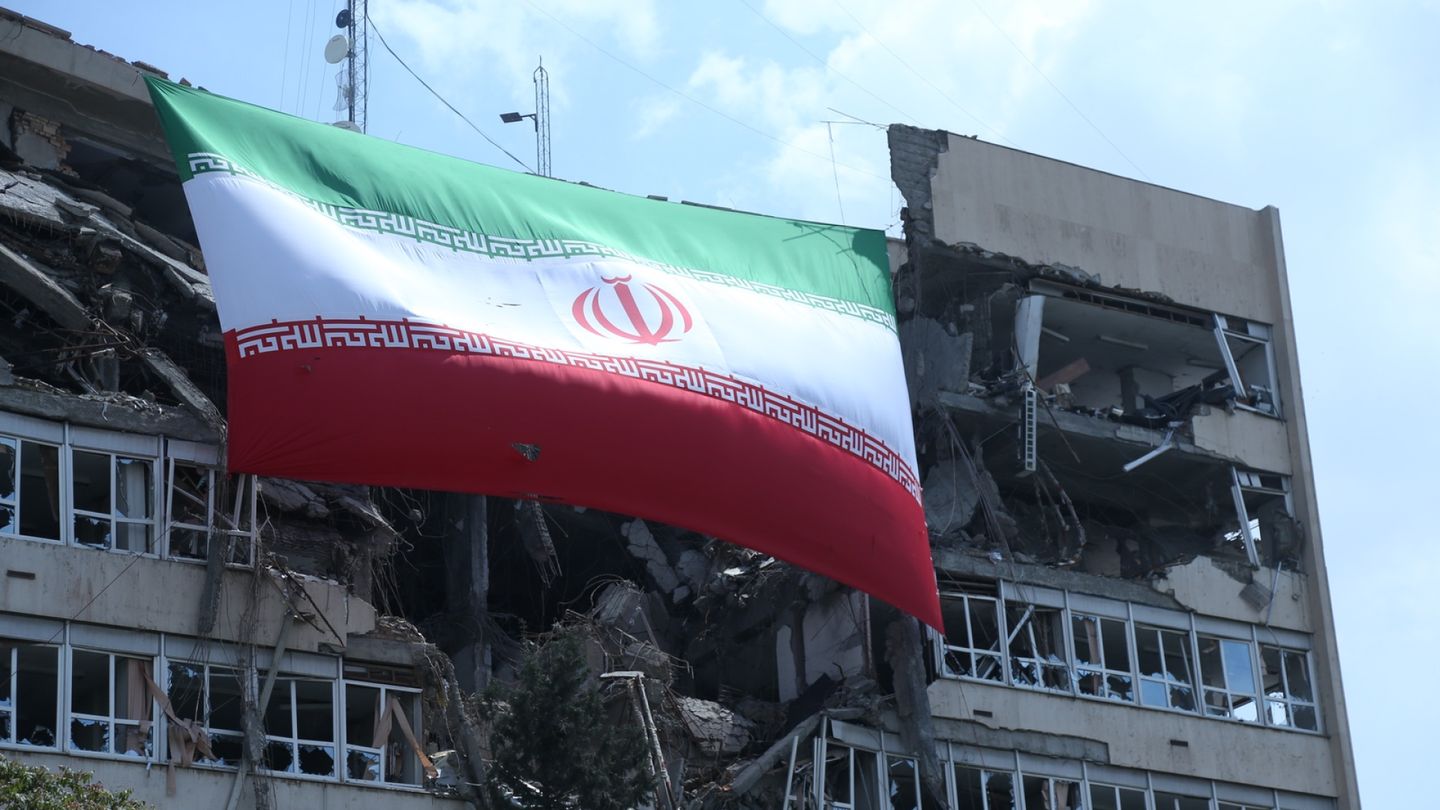 Iran-US Ceasefire Ending; Both Sides Threaten New Military Actions