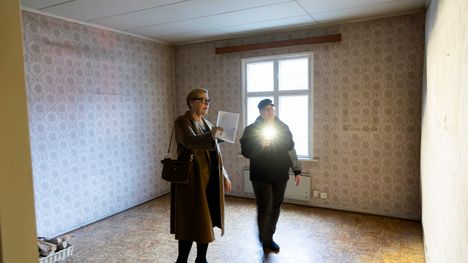 Aamulehti kuvasi vanhuksen asunnon marraskuussa, kun oli selvinnyt, että Hannele Hyödynmaan ja Rebekka Hakavainion äidin ja isoäidin asunto oli tyhjennetty.