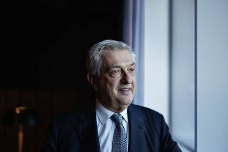 Filippo Grandi, head of the UN refugee agency UNHCR, states that he is a proud European, even though Europe is doing enough to build peace in the migrants' countries of origin.