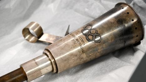 Amerikkalaiskeräilijän ostama olympiasoihtu vietiin maasta vuonna 2014. Nyt se päätyi Urheilumuseon holviin.
