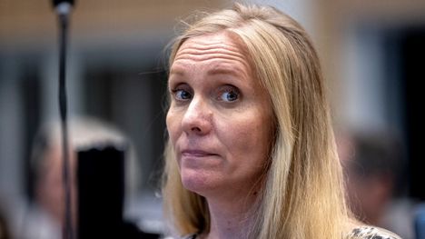 Perussuomalaisten Marika Puolimatka Tampereen valtuuston kokouksessa syyskuussa 2024.