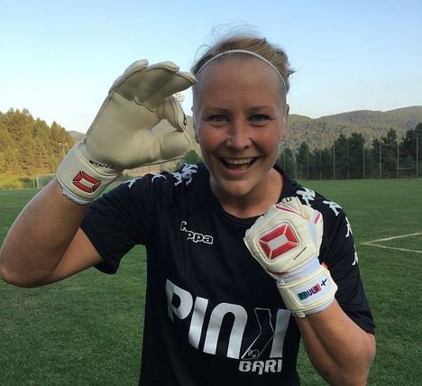 Saluti dall'Italia! Paula Myllyoja on yksi italialaisseuransa FC Pink Barin kuudesta ulkomaalaisvahvistuksesta. Joukkue pelaa Italiassa naisten liigan korkeimmalla sarjatasolla.