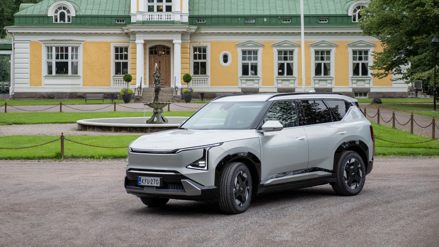 HS test: New Kia drives like a luxury car but charges like a cheaper EV