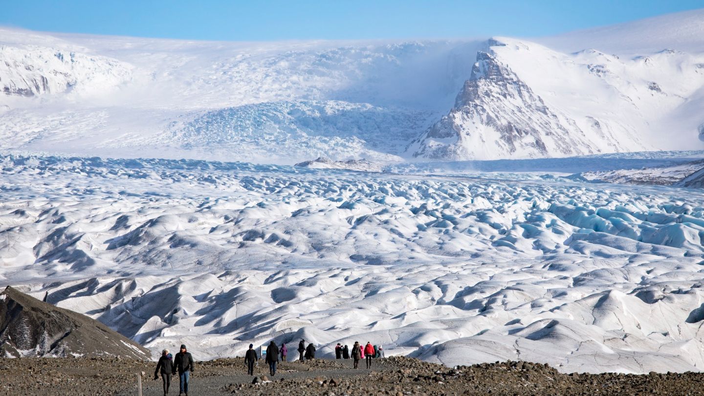 Iceland to vote on resuming EU membership talks