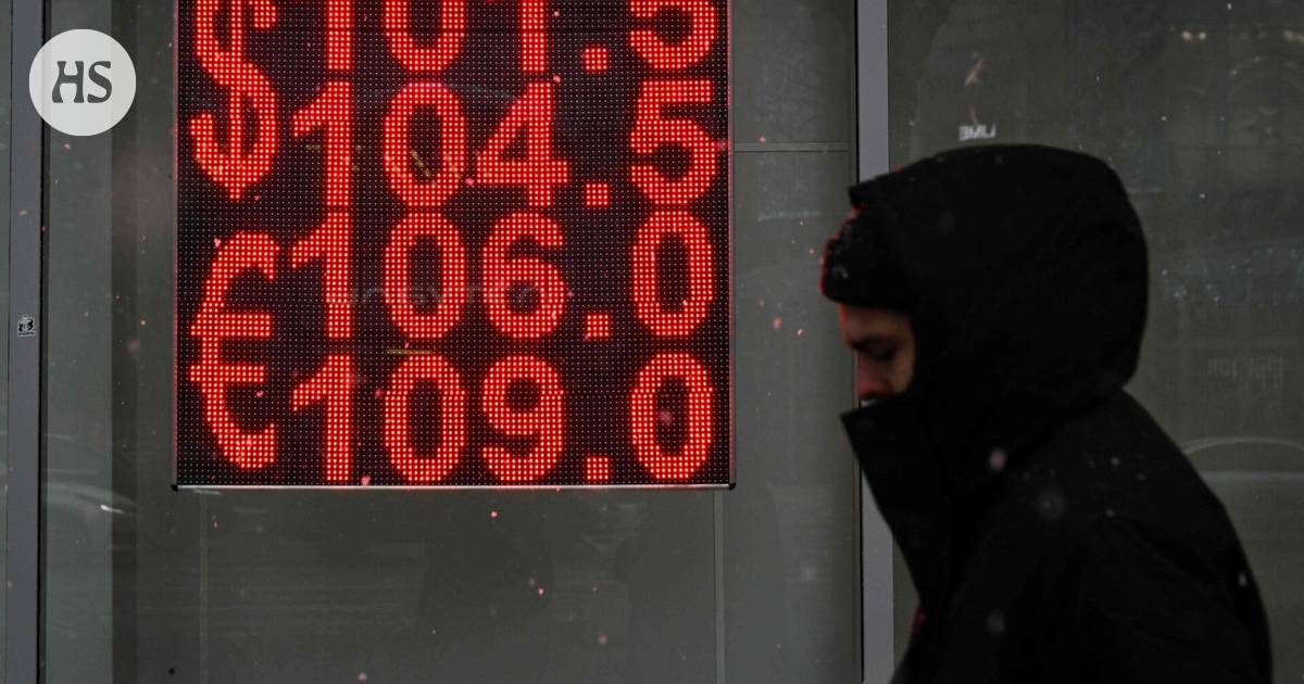 The slide of the ruble puts Russians in trouble