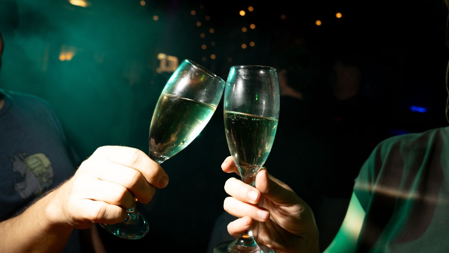 Professori ehdottaa katumuspilleriä alkoholista saatavan mielihyvän poistamiseen