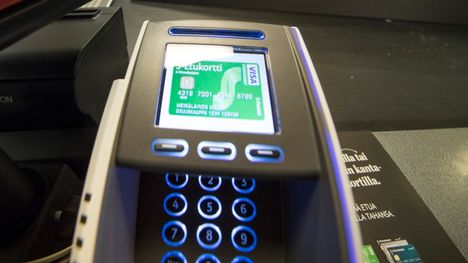 Maksupäätteellä voi lukea niin muovisen kuin puhelimessa olevan S-Etukortin. 