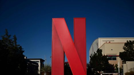 Netflixin logo näkyy yhtiön elokuva- ja televisiotuotantostudion sisäänkäynnillä Albuquerquessa, New Mexicossa.