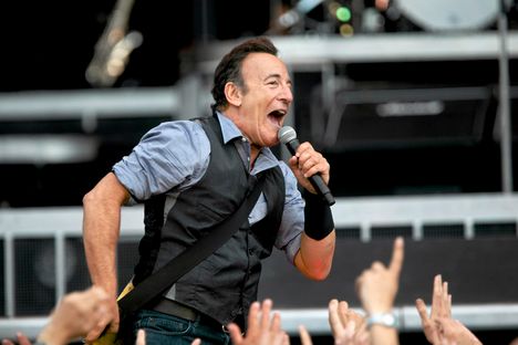 Madonnan ja Bruce Springsteenin konserttien venyminen johti käräjille |  HS.fi
