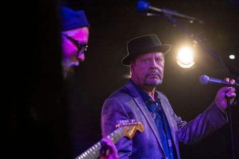 Pate Mustajärvi esiintyi Tampereella TTT-klubilla lokakuussa 2023.