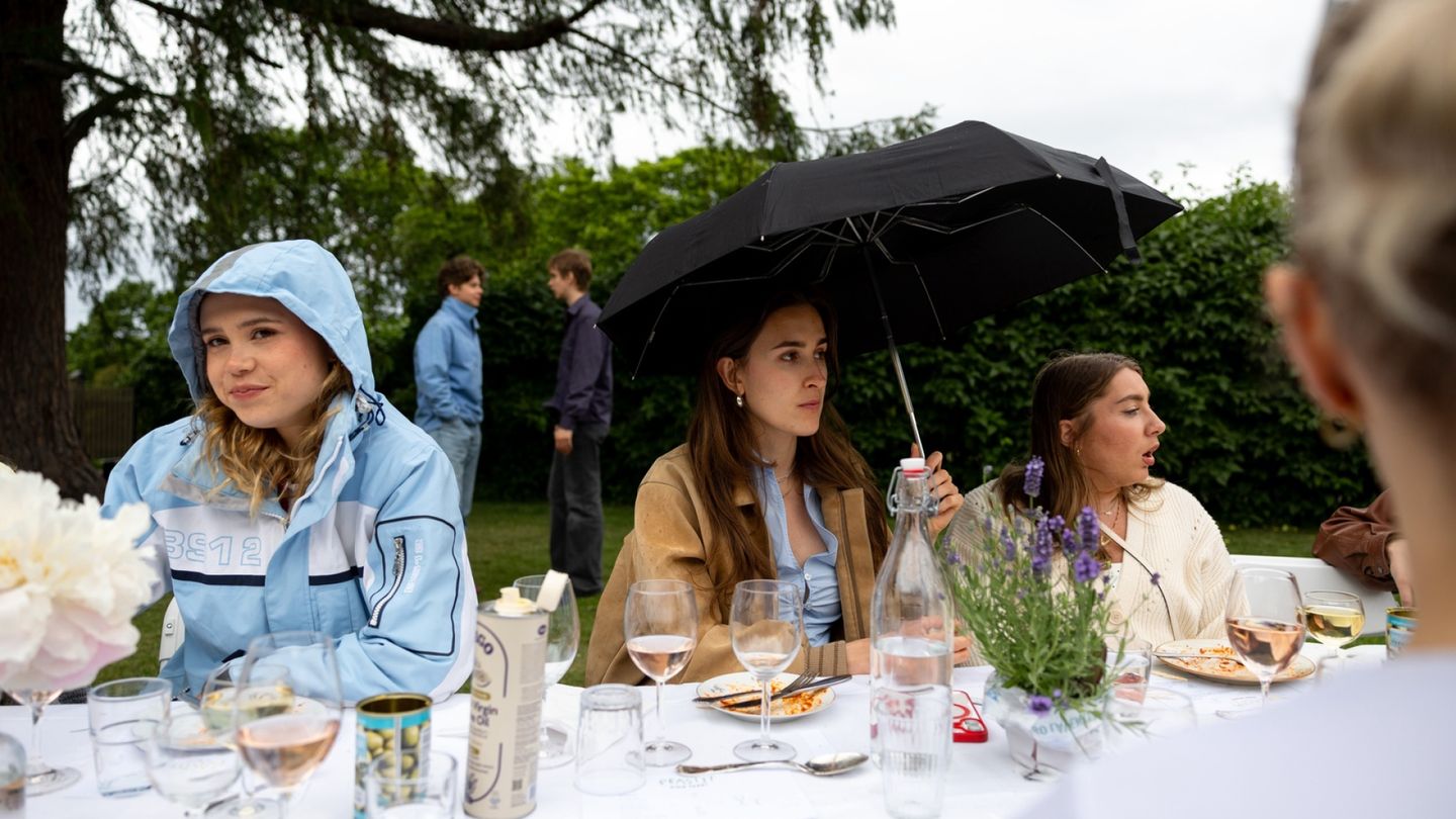 Helsinki dinner event connects strangers over shared meals and conversation