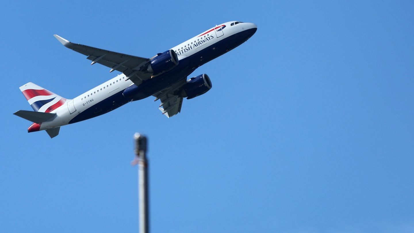 British Airwaysin kone ilmoitti hätätilasta – lentokorkeus laski yli 8 kilometriä