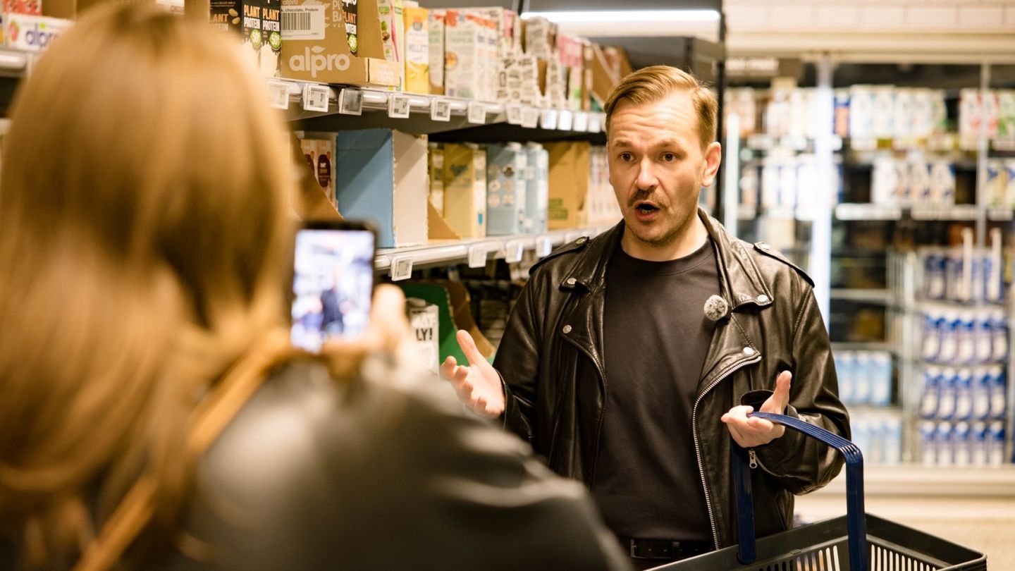 Some | Miksi poliitikko esittelee suuteluaan some­kuvassa? Taustalla on Metan uusi sääntö