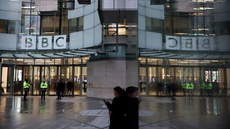 BBC:n päärakennus Lontoossa marraskuun puolivälissä.