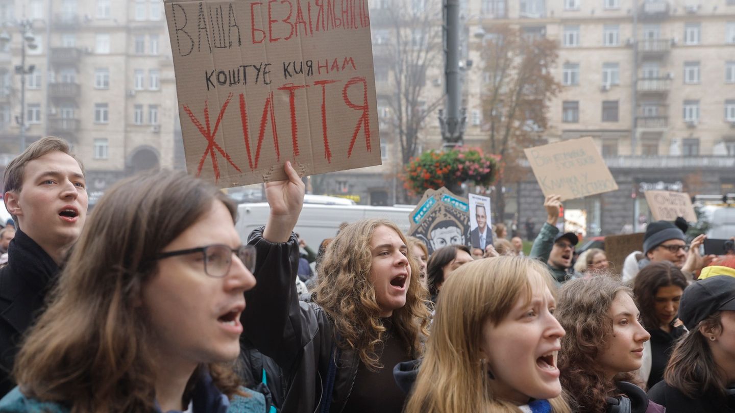 Ukrainan sota | Kiovassa pelätään katastrofaalista talvea: kaupunkilaiset vaativat pormestarin eroa