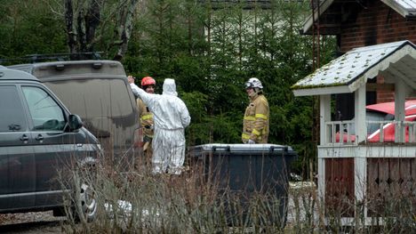Savonlinnassa Louhen kylässä paloi itsenäisyyspäivän aamuna omakotitalo, johon oli hiljattain muuttanut äiti lapsineen. Nyt lasten 22-vuotiasta isää epäillään tapoista.