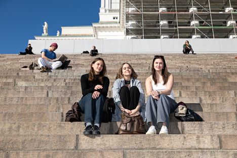 Fiia Kajula (left), Venla Punna and Vera Onatsu the day on the stairs of the Helsinki Cathedral.