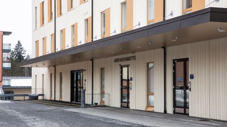 Nokian sosiaali- ja terveysaseman kiirevastaanoton sisäänkäynti.