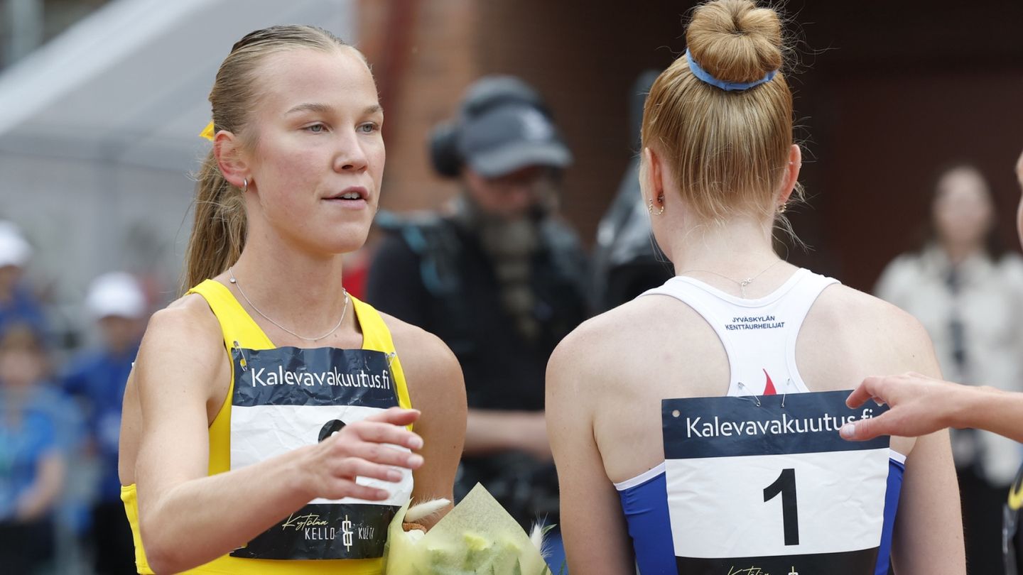 Athletics: Ilona Mononen helped a competitor despite coach's instructions