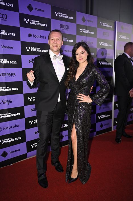 Naimisisa doudsoneista tutun jukka hildenin kansa chachi.