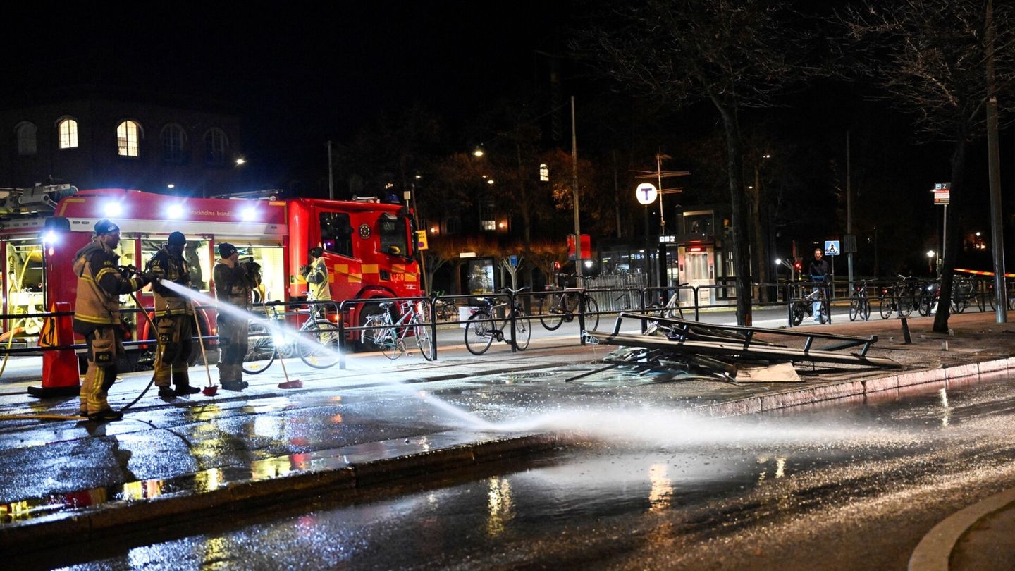 Sweden | The bus dragged a bus stop for several metres: What is known about the Stockholm bus crash now