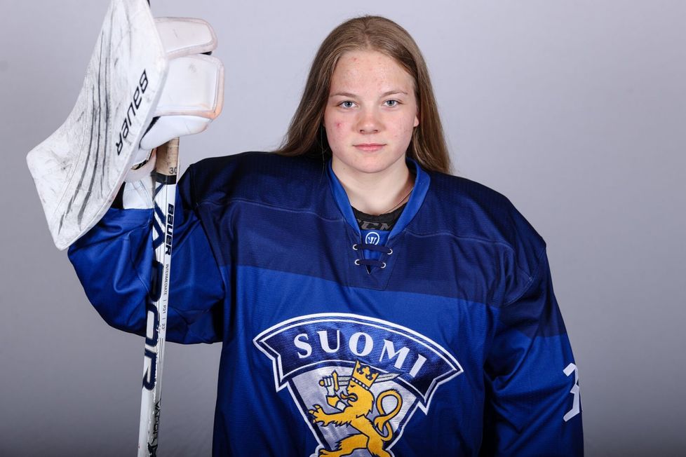 Naisleijonien maalivahtilupaus Emilia Kyrkkö on saanut kiekko-oppinsa HC Nokiassa. Kyrkkö on pelannut myös useita kausia ringetteä Nokian Urheilijoissa.