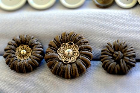 The oldest buttons in the Rita movement have been in the shop since its inception. For some reason, handmade decorative chips have not been in the mind of customers.