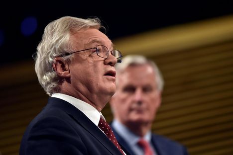 EU:n neuvotteluja johtava Michel Barnier ja Britannian brexit-ministeri David Davis tapasivat perjantaina.