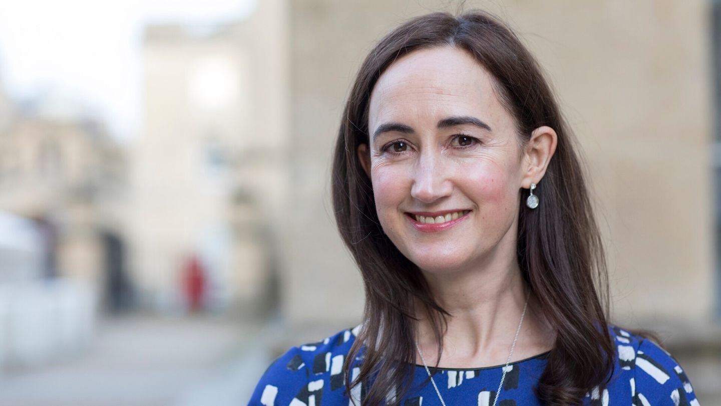 Kuolleet | Kirjailija Sophie Kinsella on kuollut