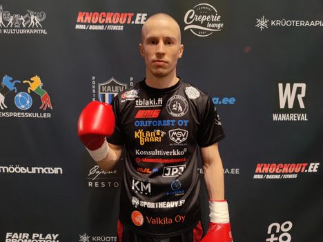 Ammattinyrkkeilijä Ivan Perälä iski lauantai-iltana Tallinnassa ammattilaisuransa seitsemännen voiton.
