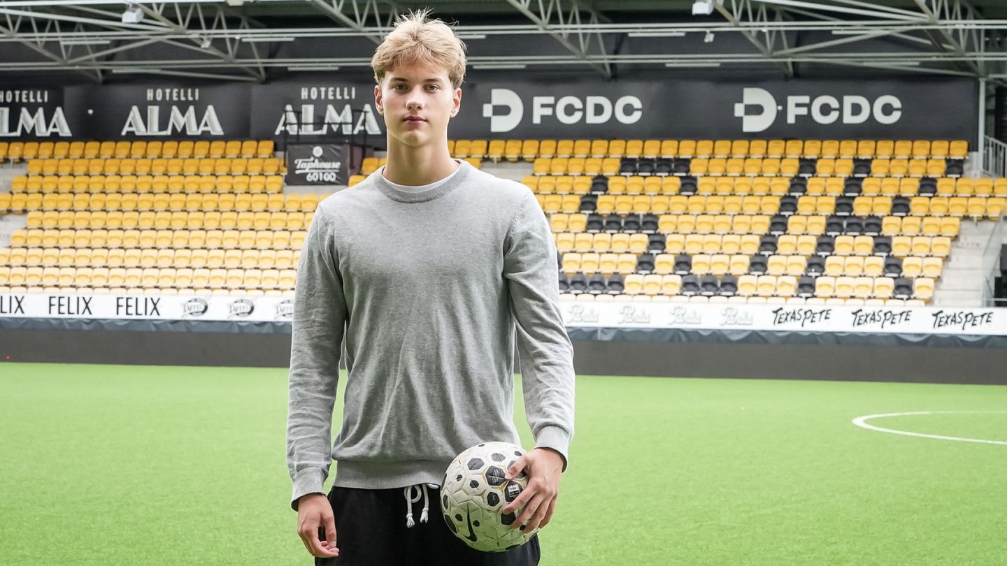 Jalkapallo | ”Tämä on täydellinen paikka”, sanoo 17-vuotias Eerik Salmivuori, joka muutti Helsingistä Seinäjoelle