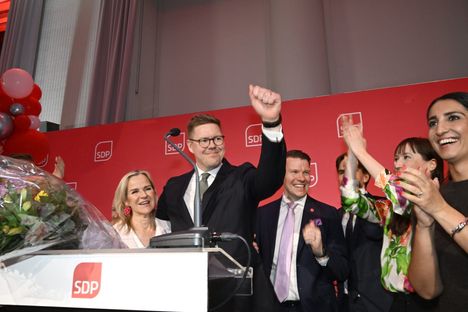 Sdp juhli voittoaan kunta- ja aluevaaleissa sunnuntaina.