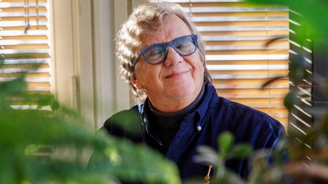 ”Oli suuri unelmani levyttää sinfoniaorkesterin kanssa. Olen puurtanut jäähyväislevyäni kaksi vuotta ’artisti maksaa’ -menetelmällä. Tuntuu hienolta, että saan lahjoittaa sen nyt musiikkimme ystäville.”