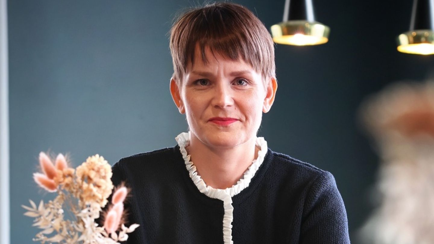 HS: Mari Karppinen kertoo suomalaisilta saamistaan päättömistä viesteistä: ”Minun ja lesbouteni vika”