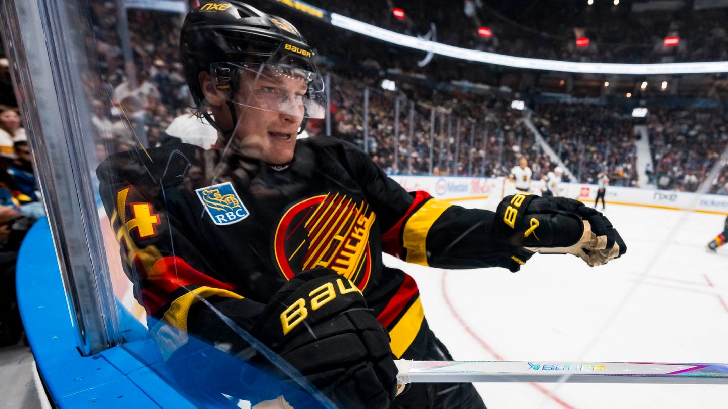 NHL:ssä tärähti yllättävä kauppa – suomalaispelaaja Toronto Maple Leafsiin!