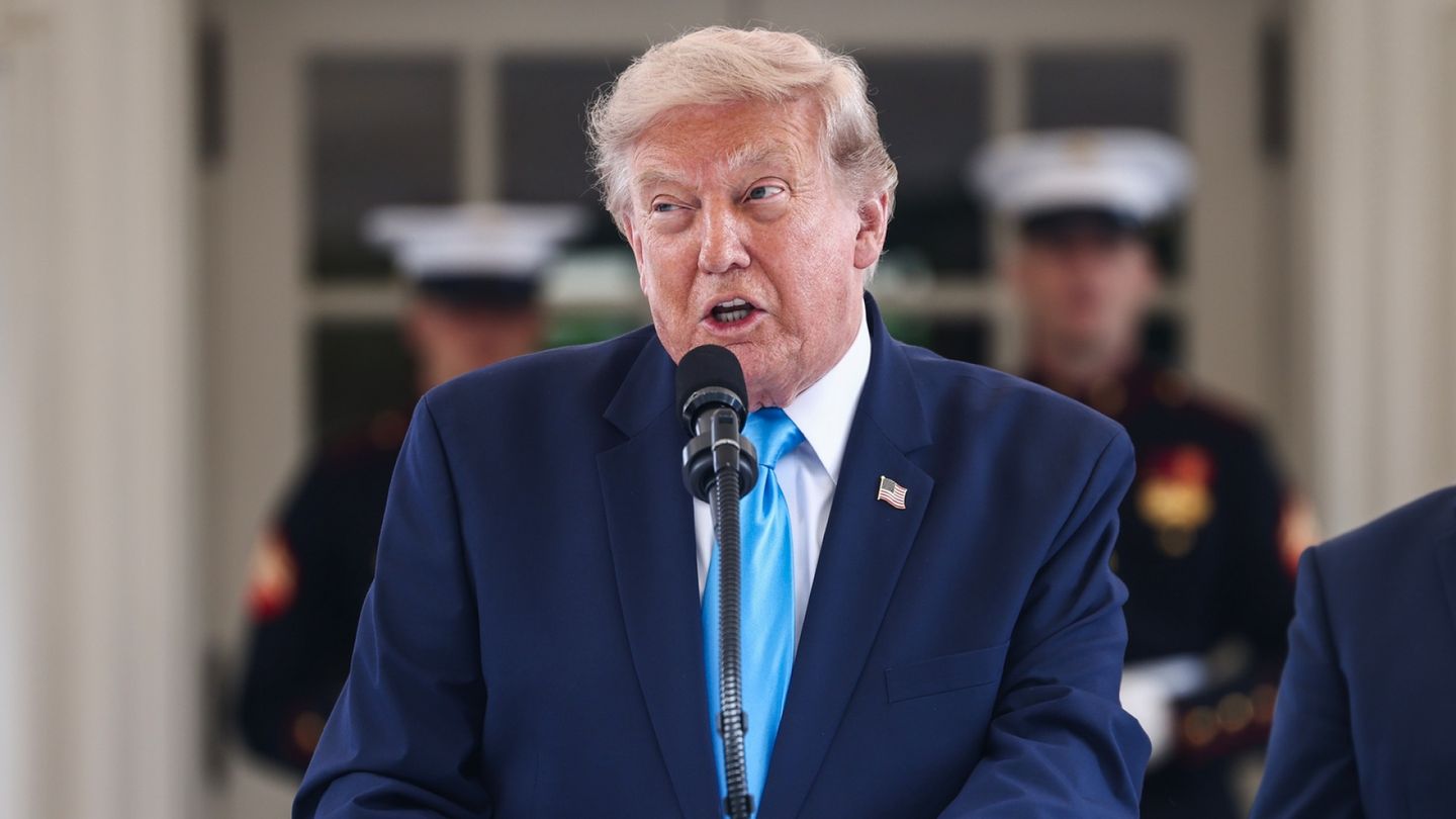 Trump's Apocalyptic Threats and Iran Talks Repeatedly Appear Imaginary